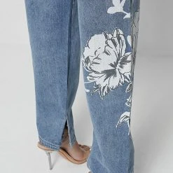 Woman Denim Flower Print Mom Jeans - Mid Blue