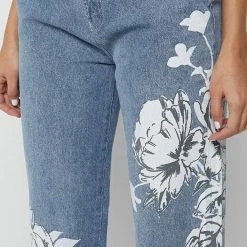 Woman Denim Flower Print Mom Jeans - Mid Blue