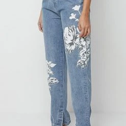 Woman Denim Flower Print Mom Jeans - Mid Blue