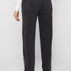 Woman Denim Line Art Mom Jeans - Washed Black