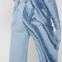 Woman Denim Marble Print Mom Jeans - Light Blue