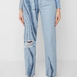 Woman Denim Marble Print Mom Jeans - Light Blue