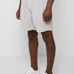 Man Shorts SHORTS SETS Pleated Shorts - Ice Grey