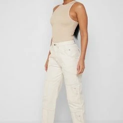 Woman Denim Pocket Detail Mom Jeans - Ecru