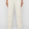 Woman Denim Pocket Detail Mom Jeans - Ecru