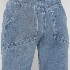 Woman Denim Pocket Detail Mom Jeans - Mid Blue
