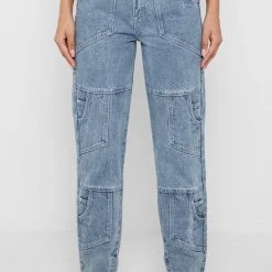Woman Denim Pocket Detail Mom Jeans - Mid Blue