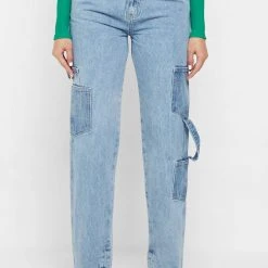 Woman Denim Denim Cargo Mom Jeans - Mid Blue