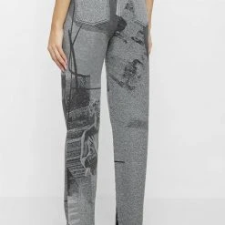 Woman Denim Renaissance Mom Jeans - Washed Black