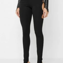Woman Leggings Cut-Out O-Ring Leggings - Black