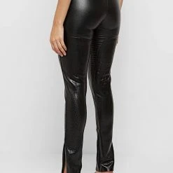 Woman Leggings Debossed Contour Leggings - Black