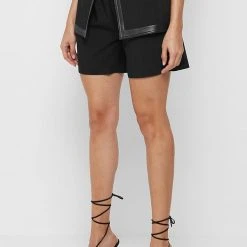 Woman Shorts Double Pocket City Shorts - Black